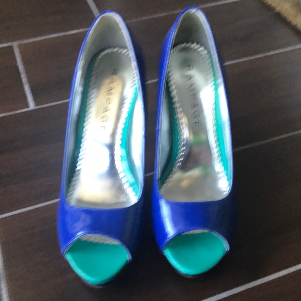 Ladies Peek To Heels